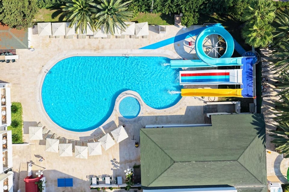 Pool view, Swimming pool, sunbed