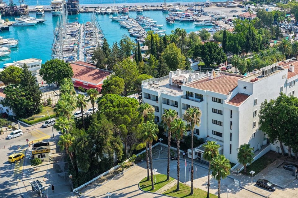 Property building, Activities, Bird's eye view, Sea view, Parking
