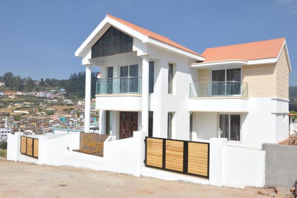 Property building, Day, View (from property/room), Balcony/Terrace, City view