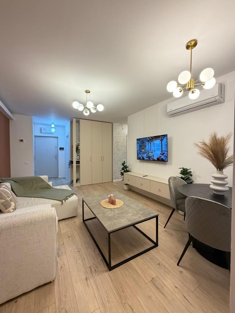 TV and multimedia, Living room, air conditioner