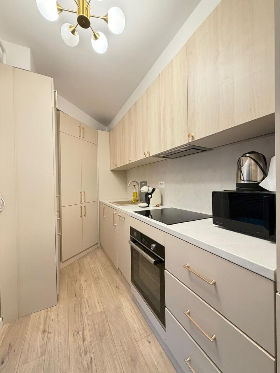 Coffee/tea facilities, microwave, oven, stove, kitchen