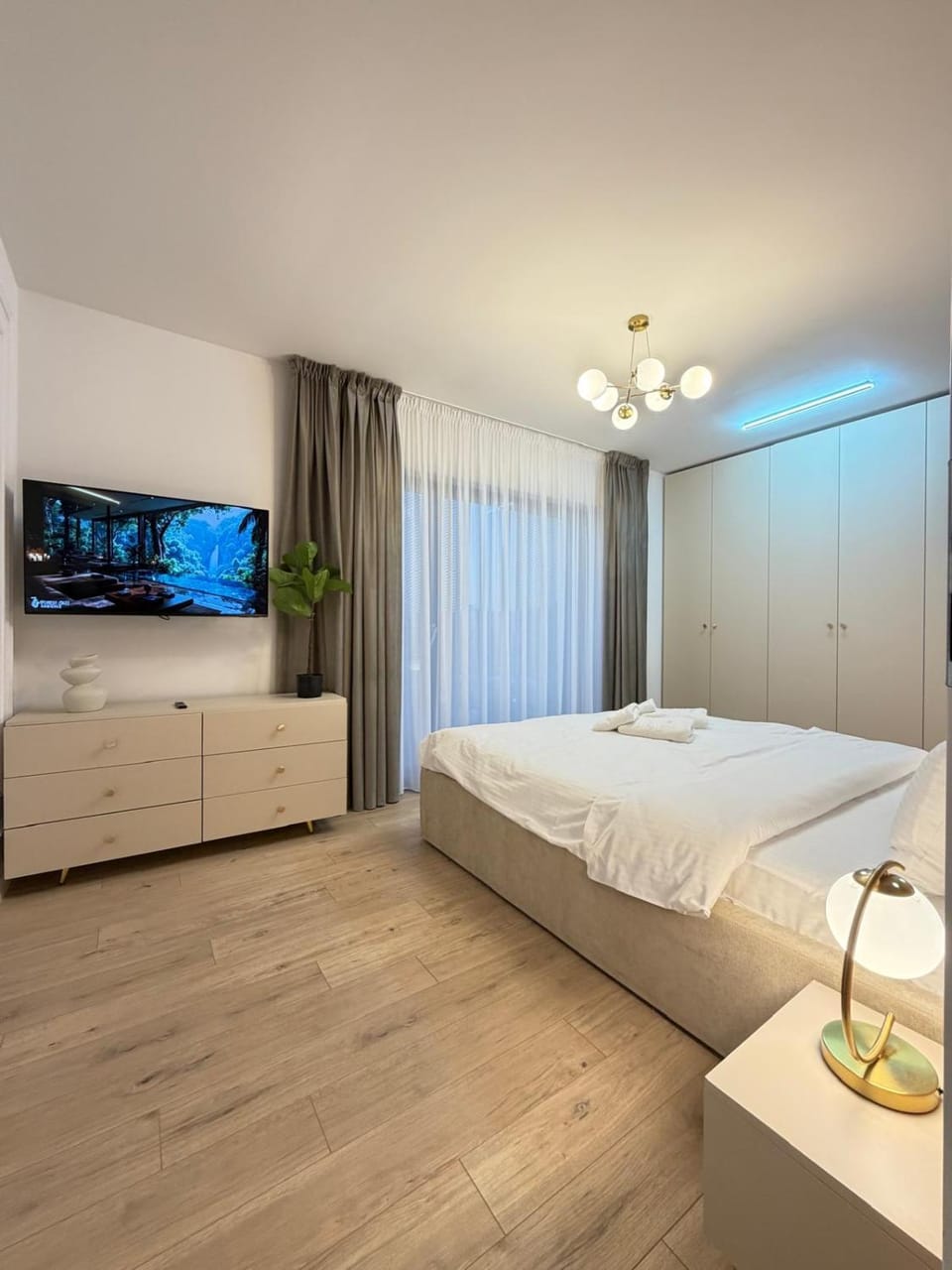 TV and multimedia, Bedroom, towels, wardrobe