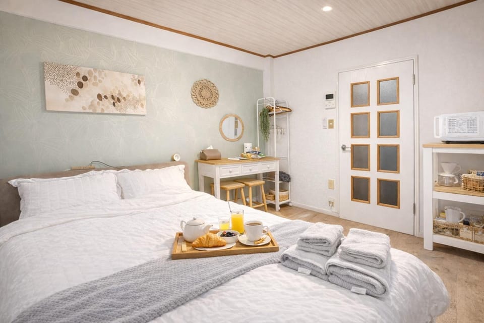 Bed, Bedroom, towels, wardrobe