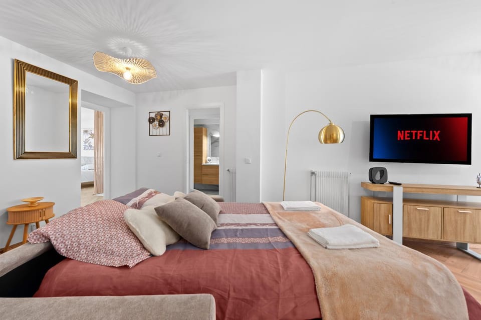Bed, TV and multimedia