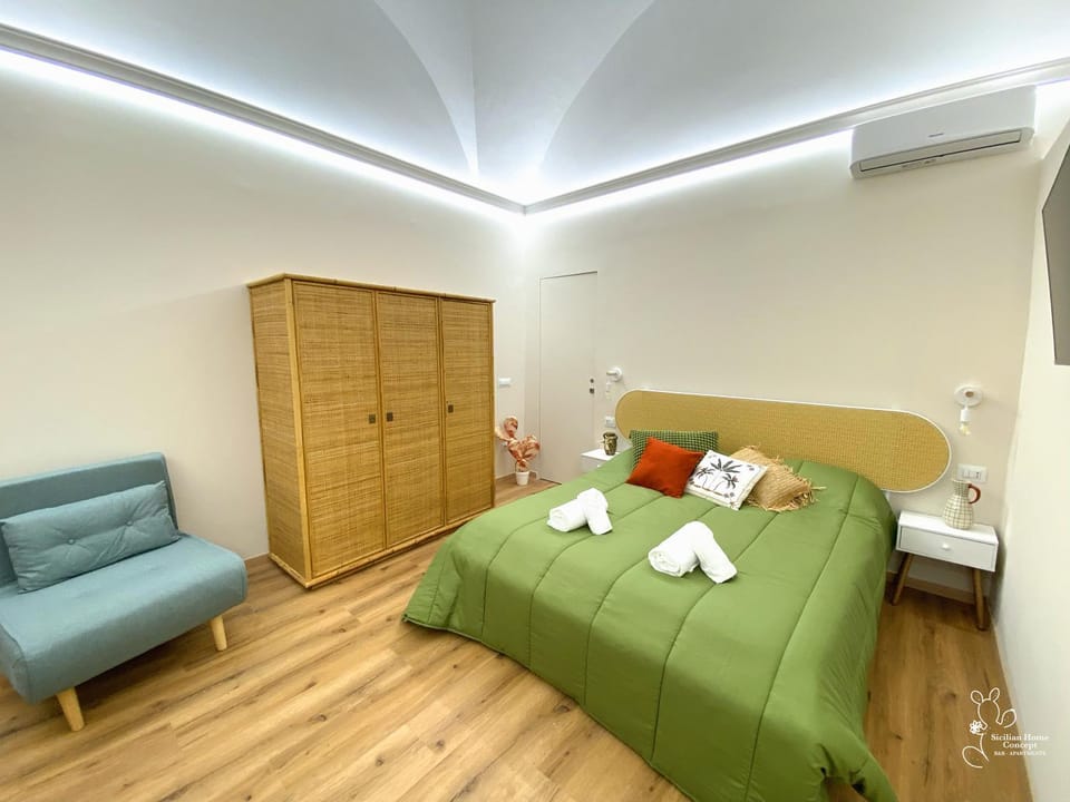 Bed, Bedroom