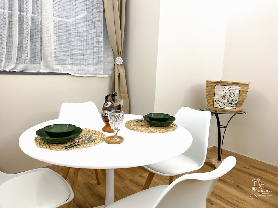 Dining area, Lunch