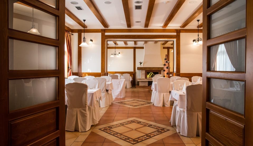 Restaurant/places to eat, Dining area