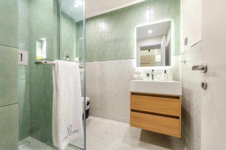 FIRST CLASS 2BR Sea, Palm & Atlantis Views Apartment in Dubai