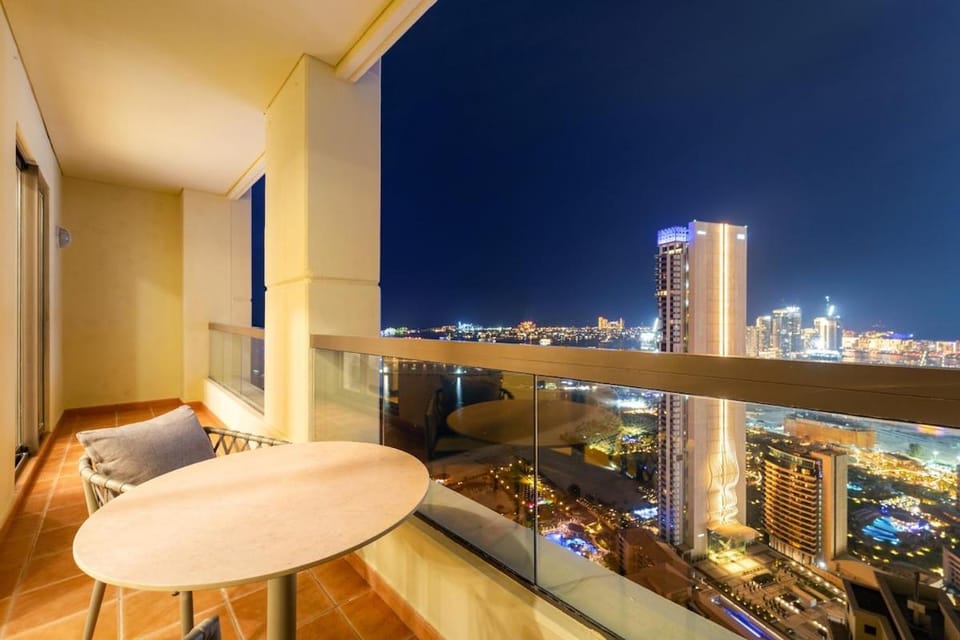 FIRST CLASS 2BR Sea, Palm & Atlantis Views Apartment in Dubai
