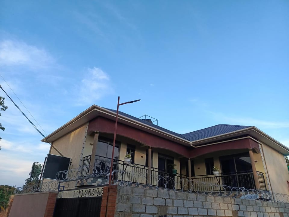 KN SUITEs GUEST HOUSE Bed and Breakfast in Uganda