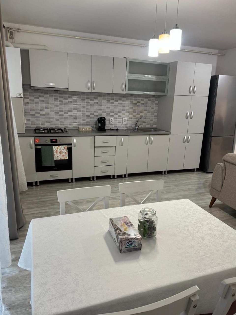 Kitchen or kitchenette, Dining area, oven
