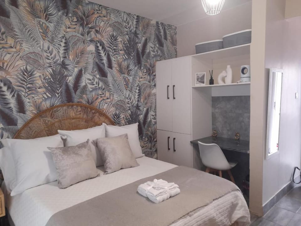 Bed, Bedroom, towels