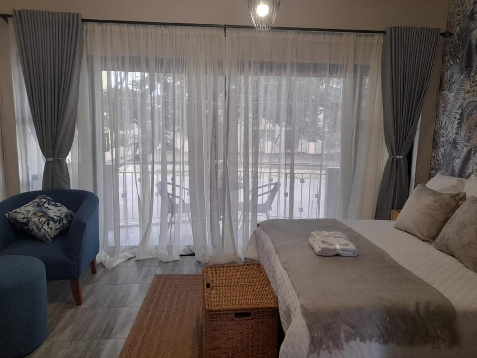 Bed, Living room, Seating area, Bedroom