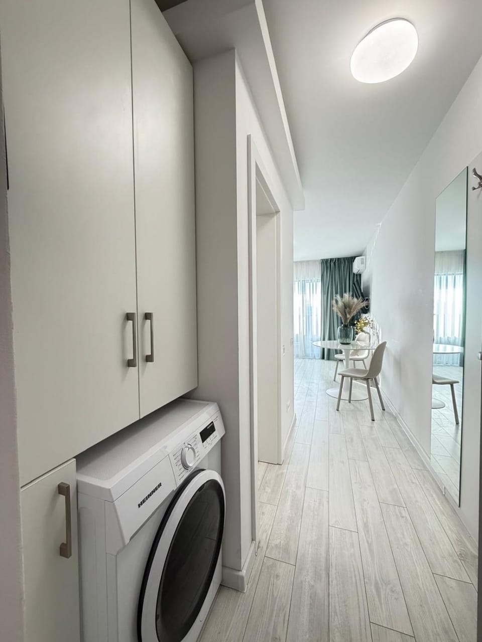 Kitchen or kitchenette, washing machine, dryer