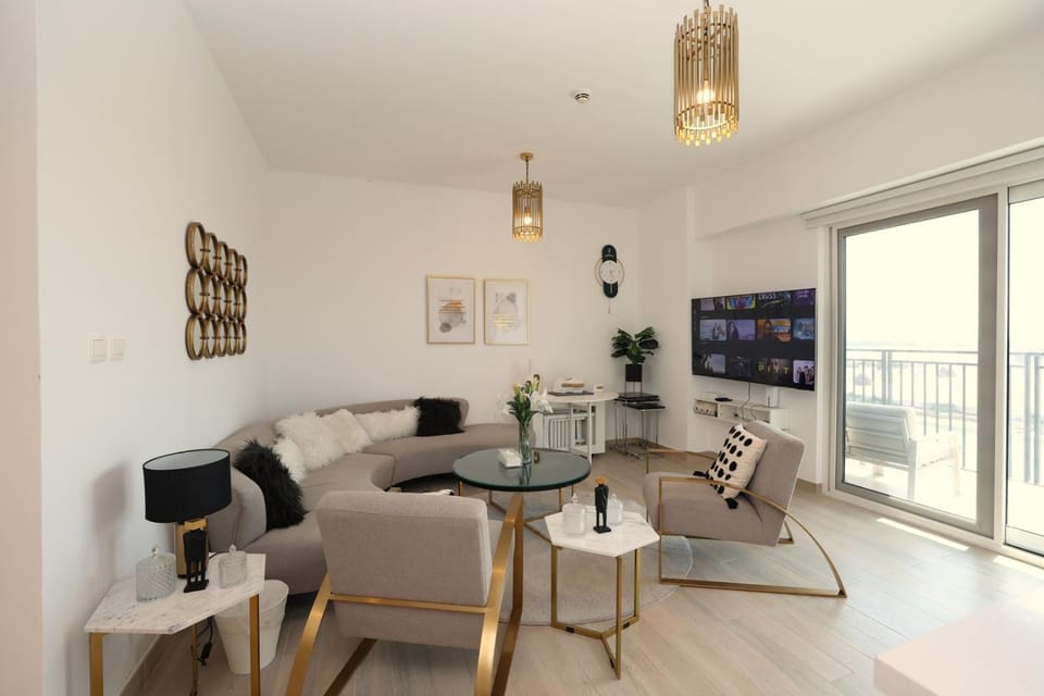 TV and multimedia, Living room, Seating area, Dining area, air conditioner