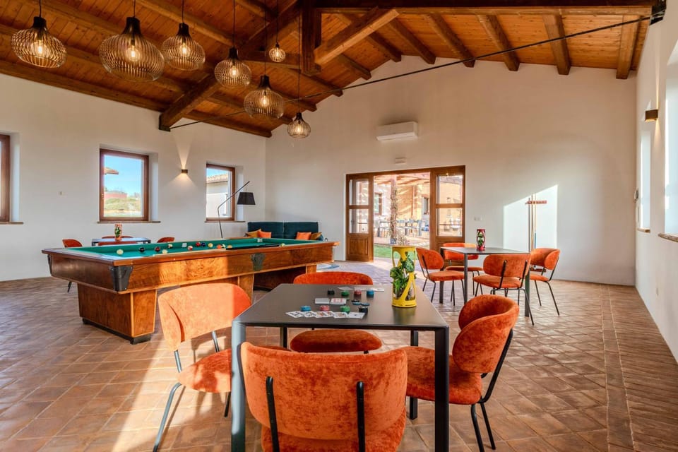 Billiard, Living room, air conditioner