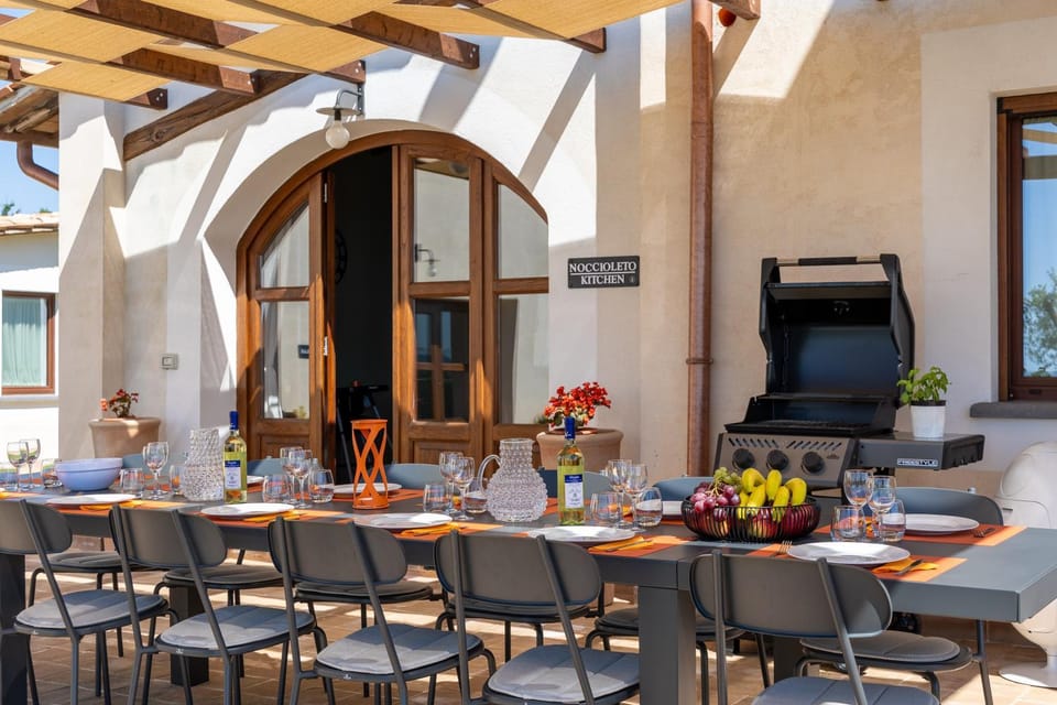 Patio, BBQ facilities, Food and drinks