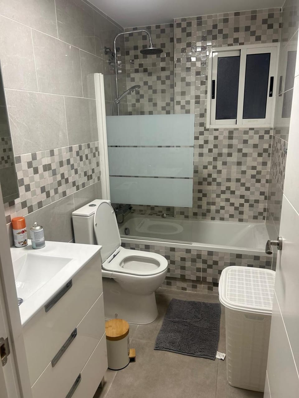 Shower, Toilet, Bathroom, Bath