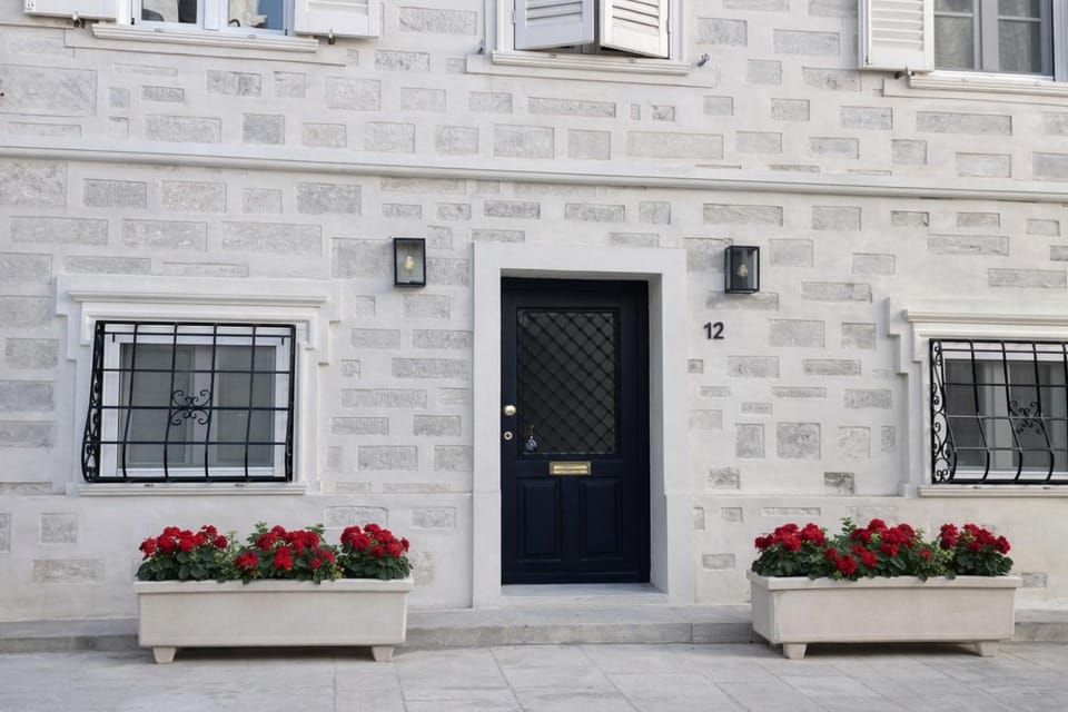 Property building, Facade/entrance