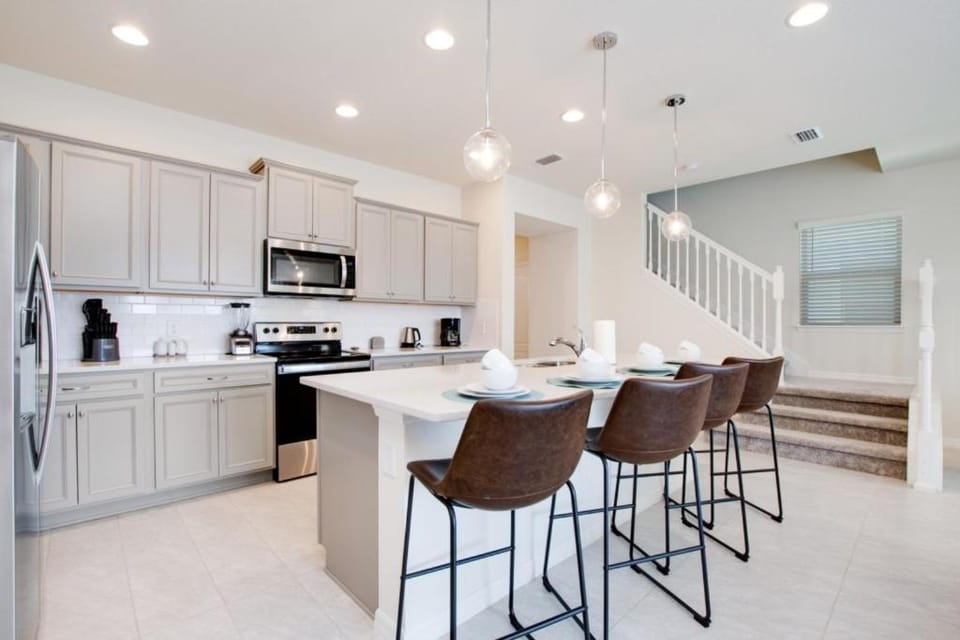 Beautiful 5 Bed Pool Home At Resort- No Resort Fee townhouse House in Four Corners