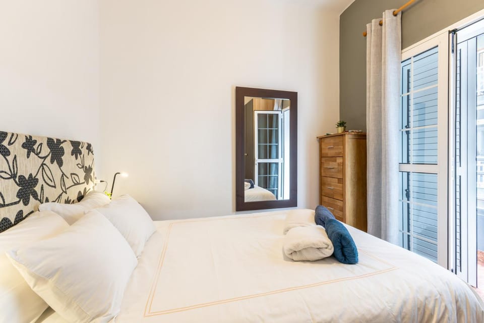 Bed, Photo of the whole room, Bedroom, towels, wardrobe