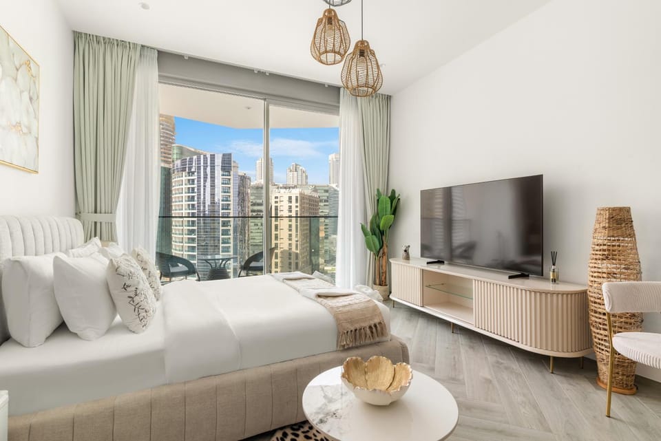 Bed, TV and multimedia, Living room, Photo of the whole room, Bedroom, City view