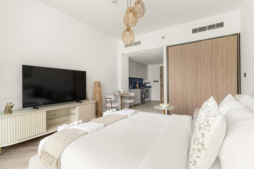 Bed, TV and multimedia, Kitchen or kitchenette, Living room, Bedroom, wardrobe