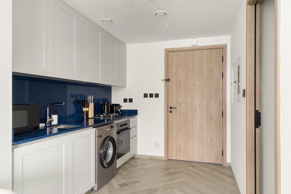 Kitchen or kitchenette, washing machine