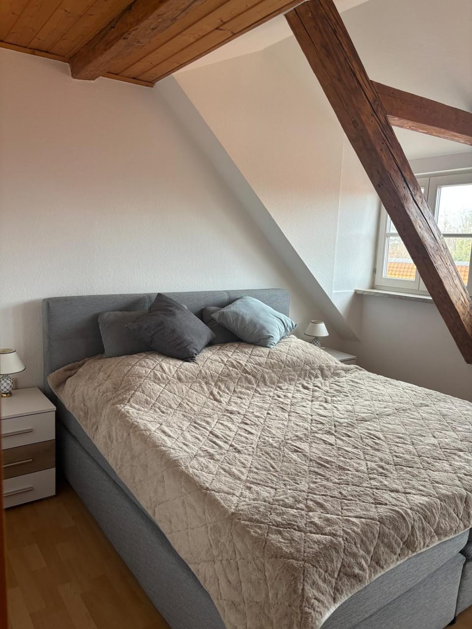 Bed, Photo of the whole room, Bedroom