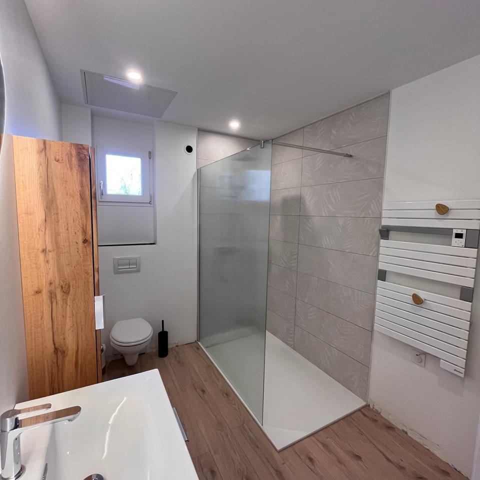 Shower, Toilet, Bathroom