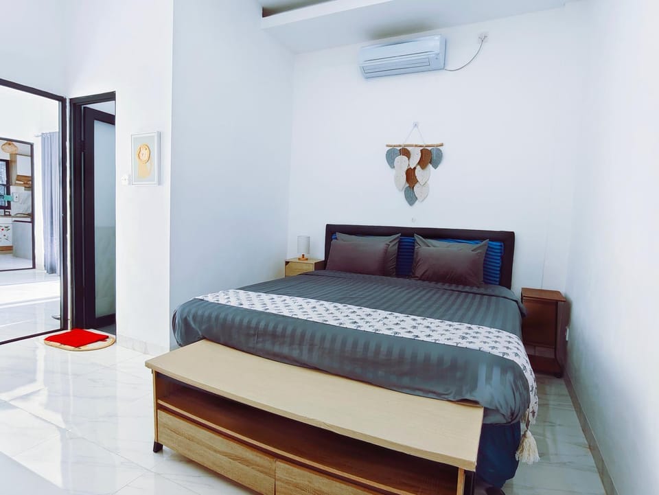 Bed, Photo of the whole room, Bedroom, air conditioner