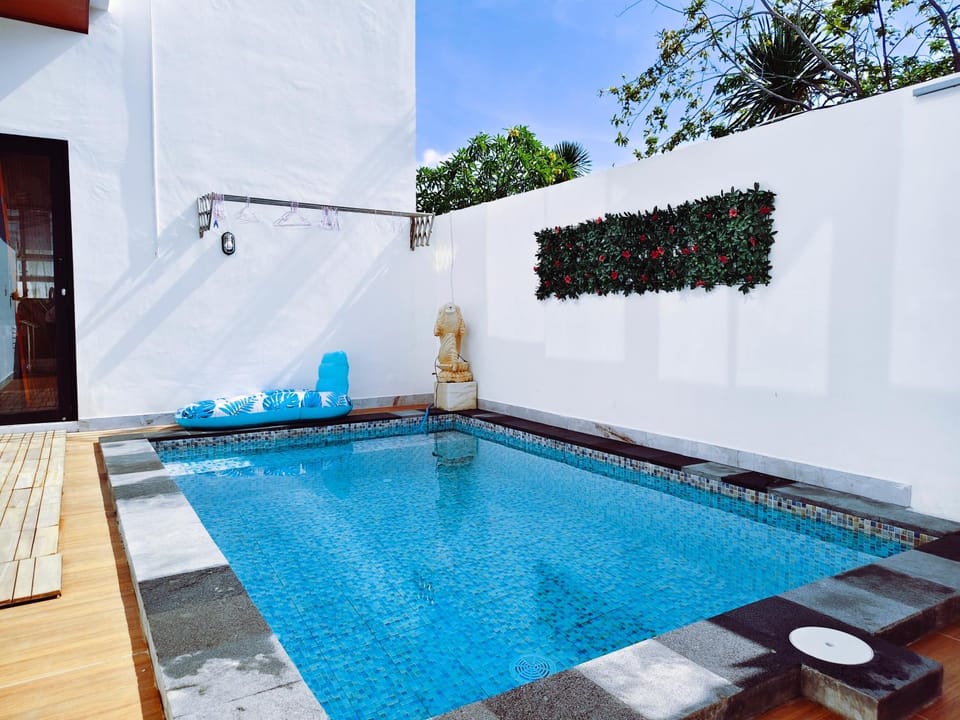Pool view, Swimming pool