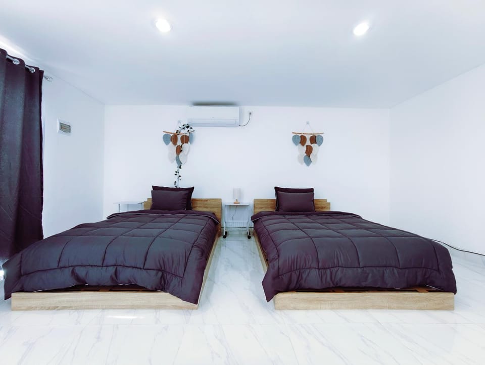 Bed, Photo of the whole room, Bedroom, air conditioner