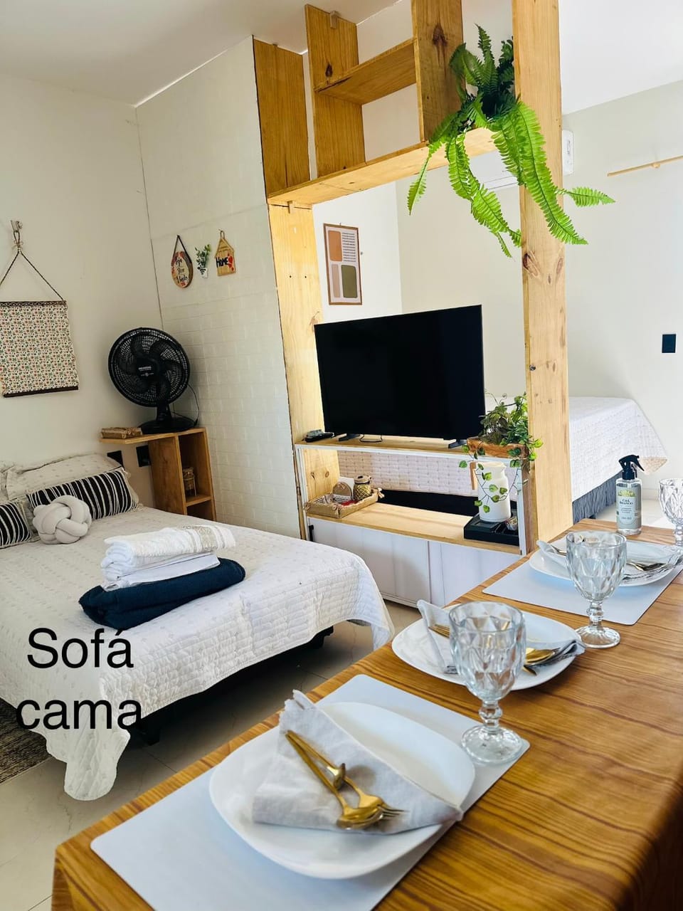 Communal lounge/ TV room, Bed, TV and multimedia, Living room, Photo of the whole room, Seating area, Dining area, Bedroom