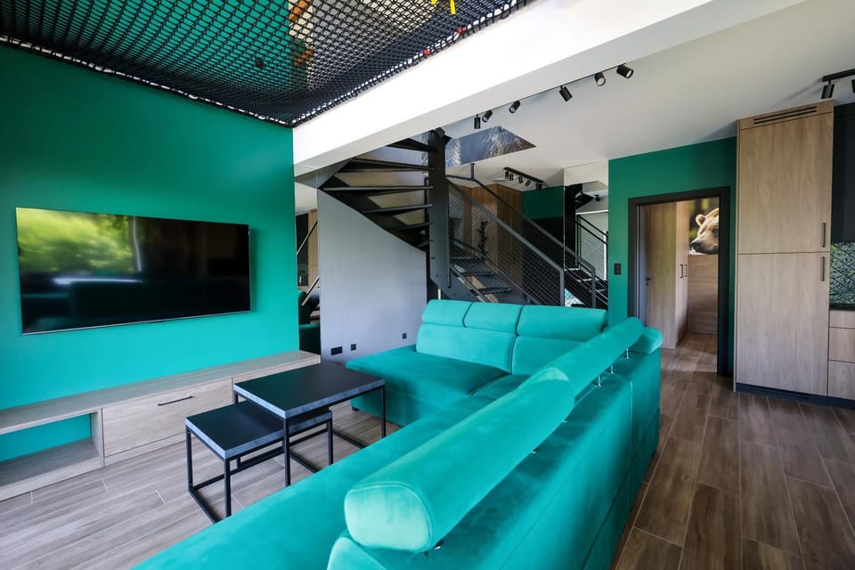 Communal lounge/ TV room, TV and multimedia, Living room, Seating area, Evening entertainment
