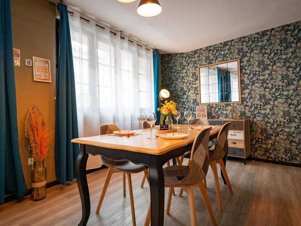 Dining area, heating, internet
