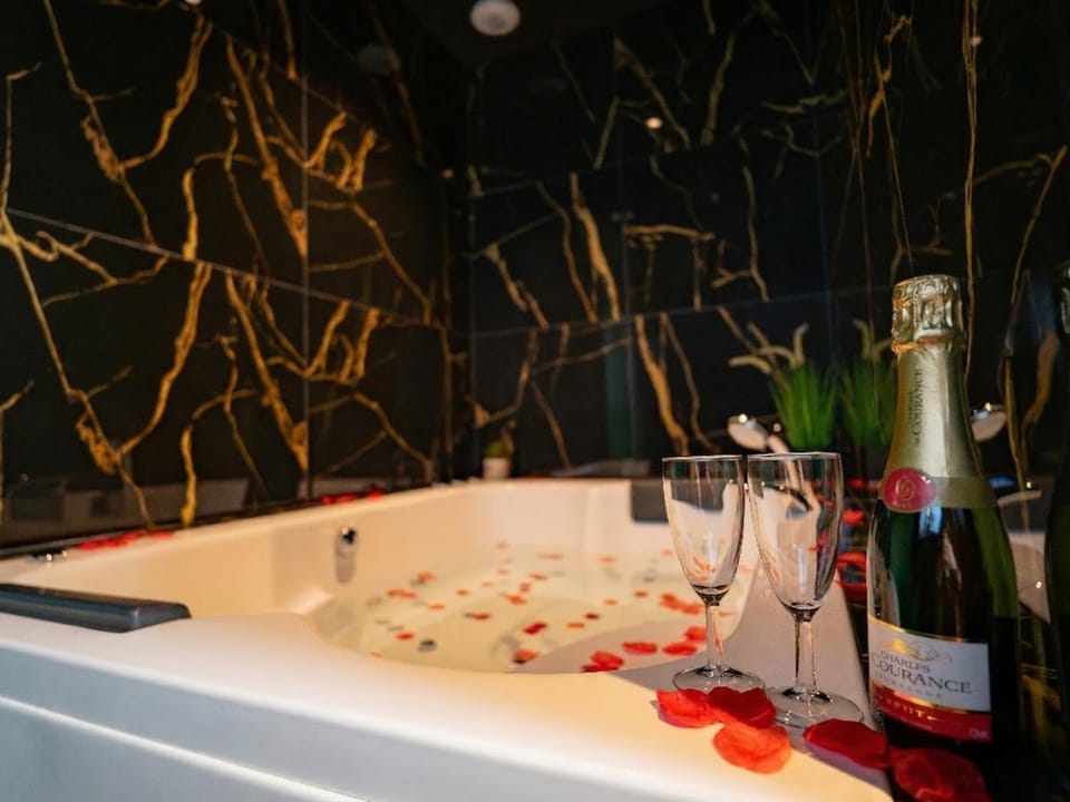 Spa and wellness centre/facilities, Drinks, Alcoholic drinks, Non alcoholic drinks