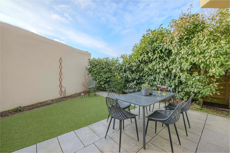 Patio, Garden view