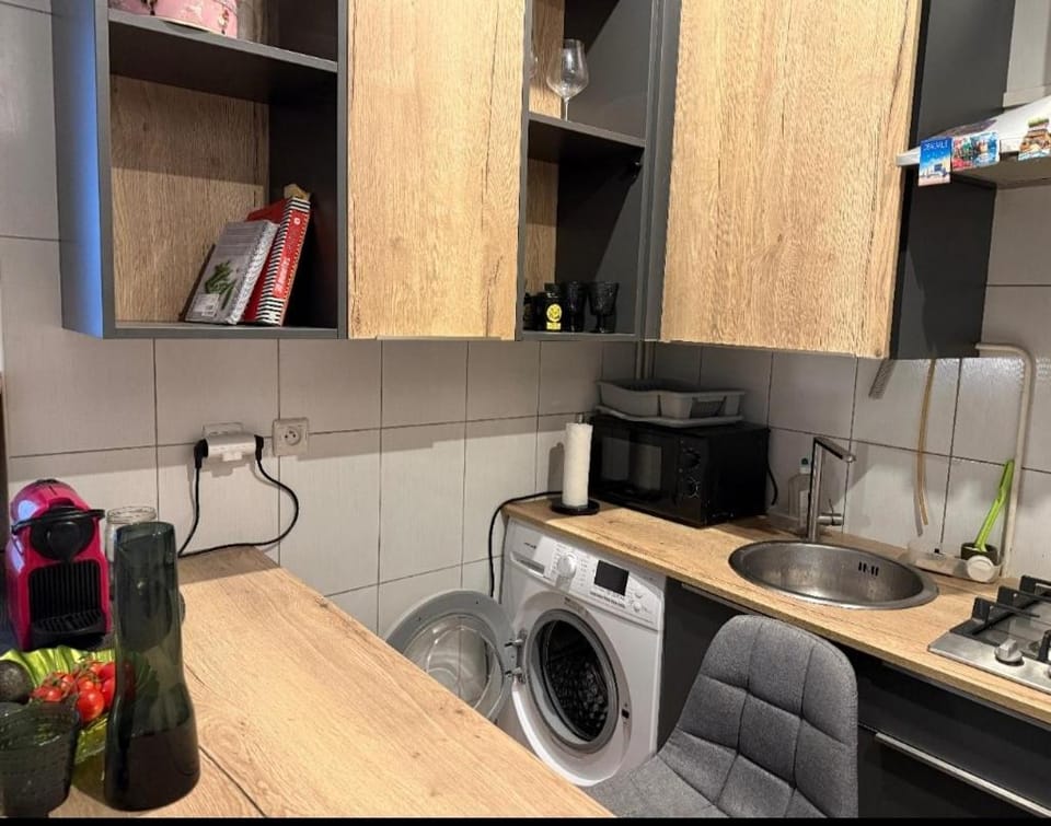 Cozy apartment - quiet and greenery nearby Apartment in Suresnes