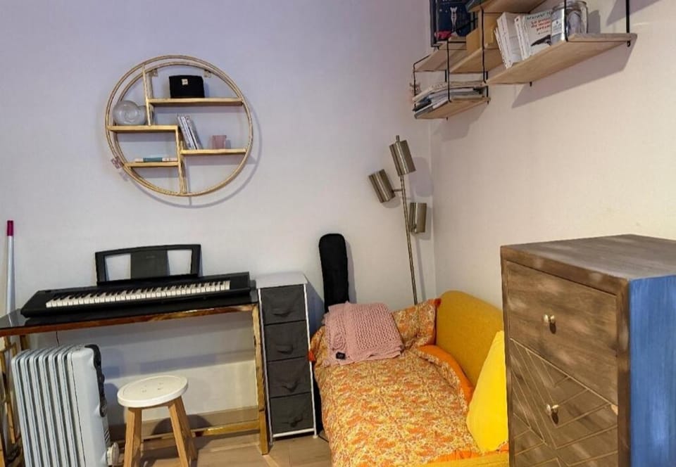 Cozy apartment - quiet and greenery nearby Apartment in Suresnes