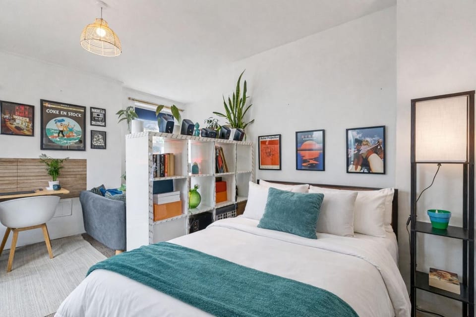 Bed, Photo of the whole room, Bedroom