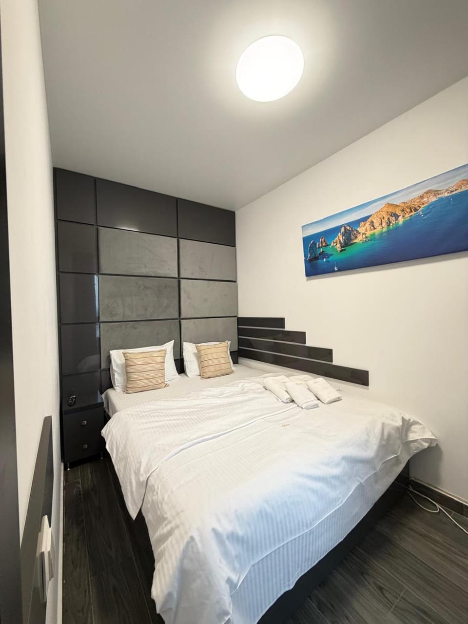 Bedroom, towels