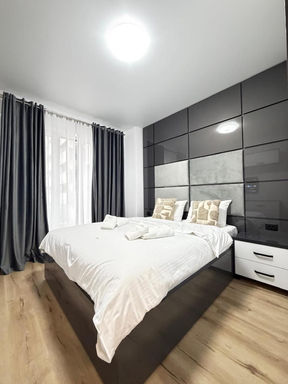 Bedroom, towels, wardrobe