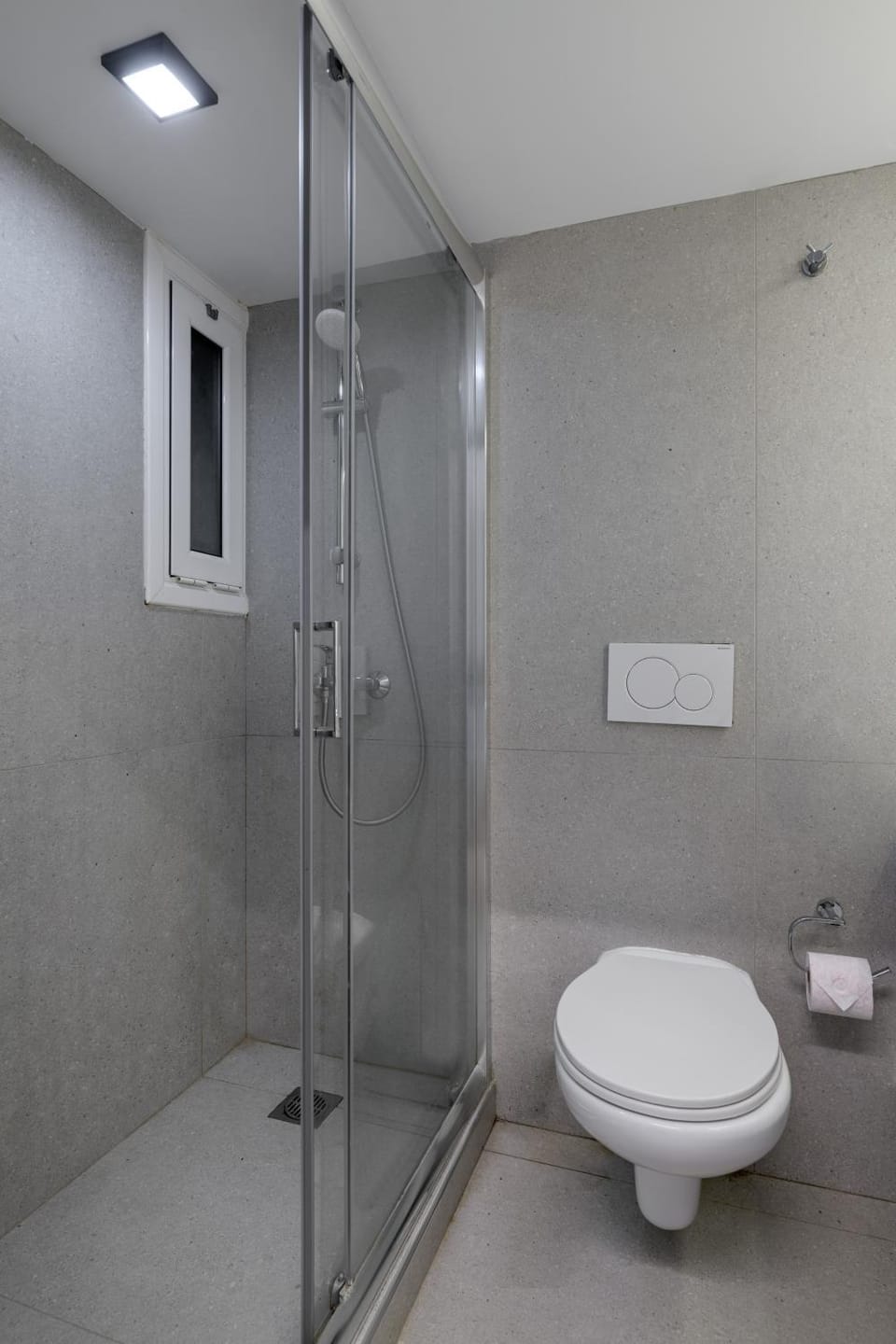 Shower, Toilet