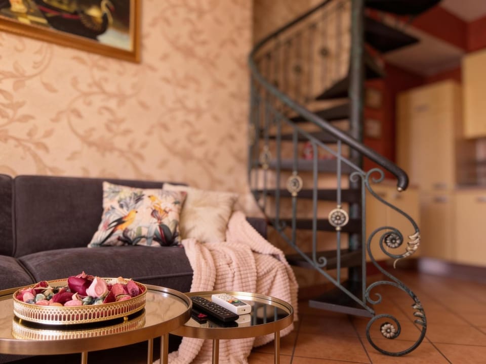 Living room, Seating area