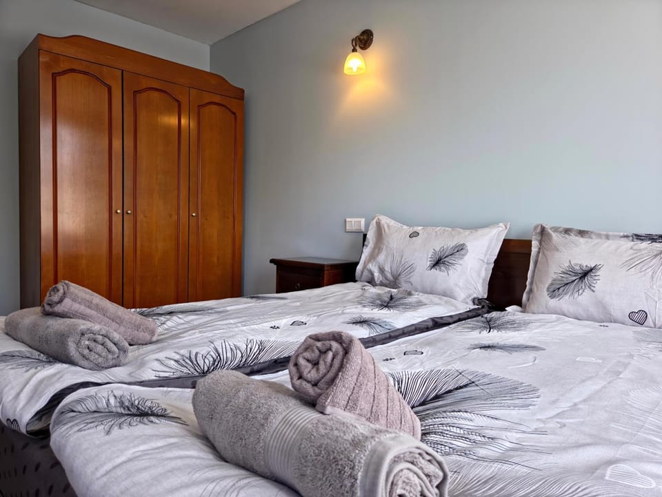 Bed, Bedroom, towels, wardrobe