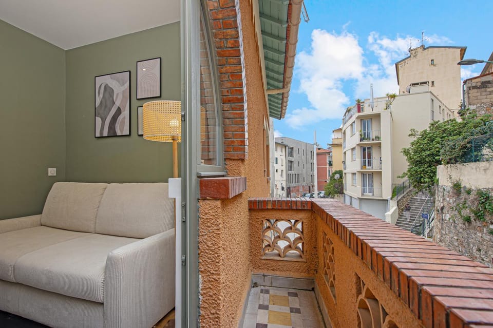 Property building, View (from property/room), Balcony/Terrace, Living room, Seating area