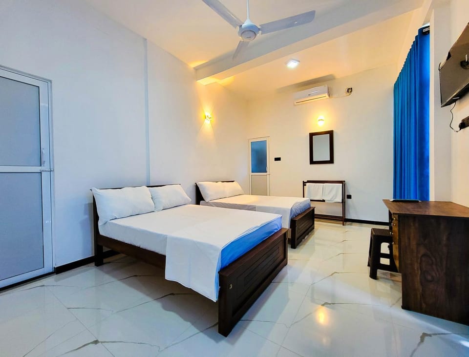 Bed, TV and multimedia, Photo of the whole room, Bedroom, air conditioner