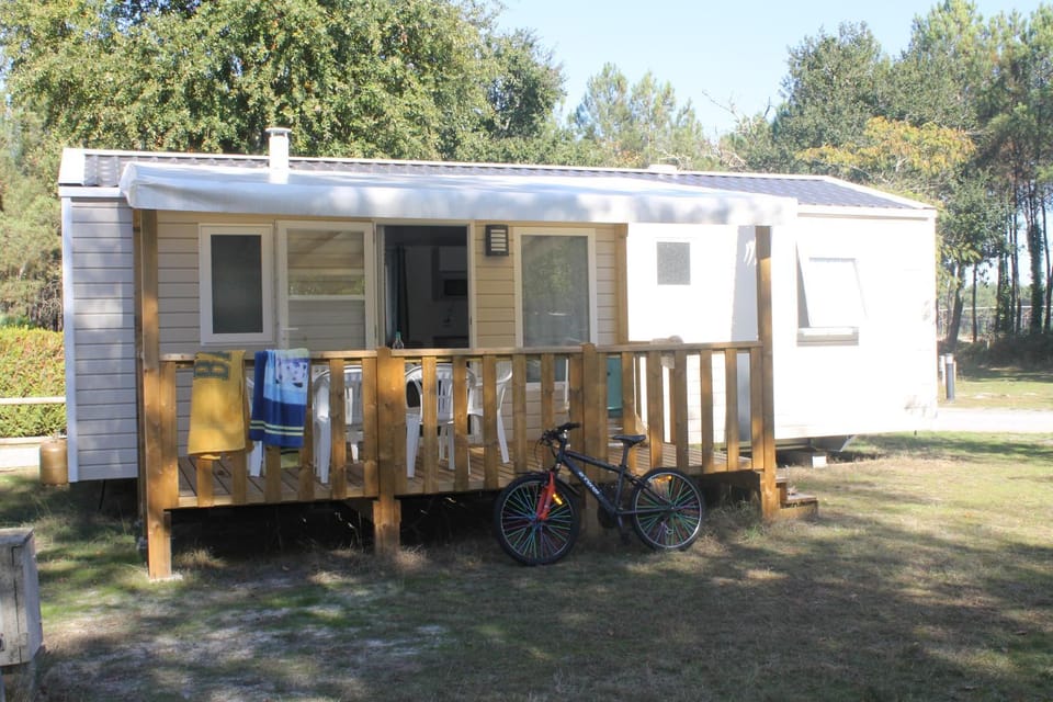 Camping le Laha Campground/ 
RV Resort in Nouvelle-Aquitaine