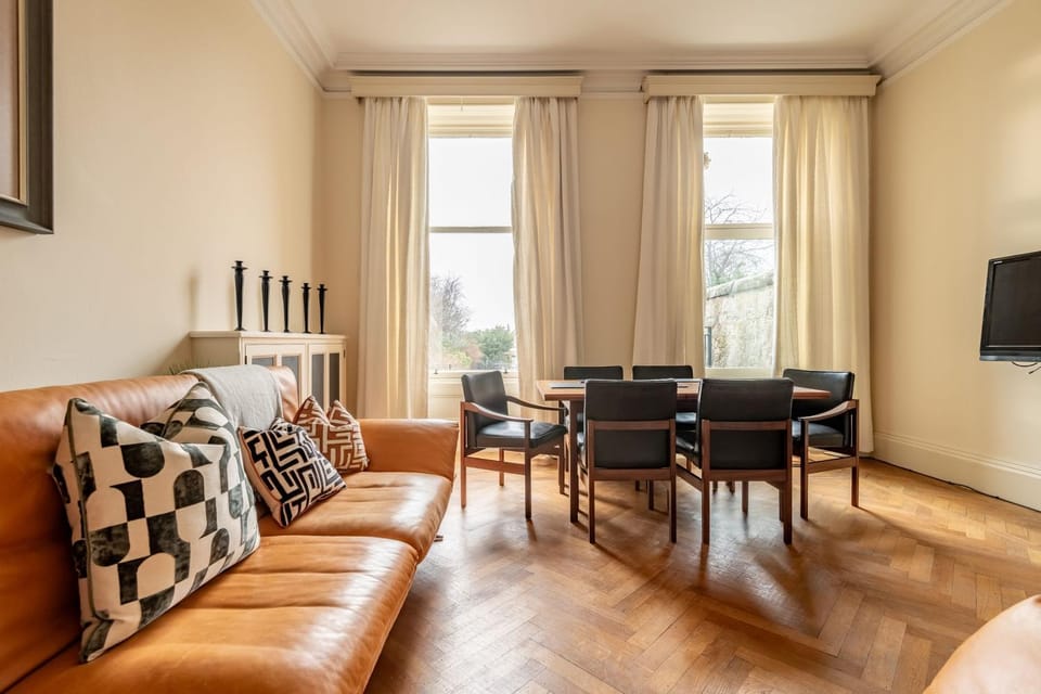 Communal lounge/ TV room, Living room